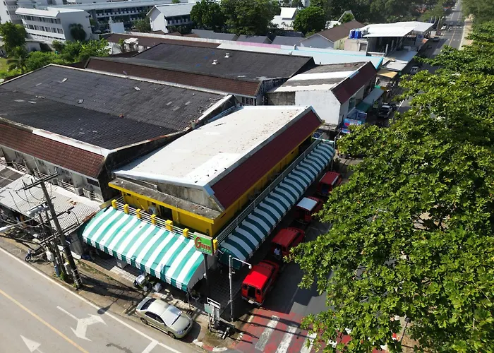Bed & Beach Hostel Karon