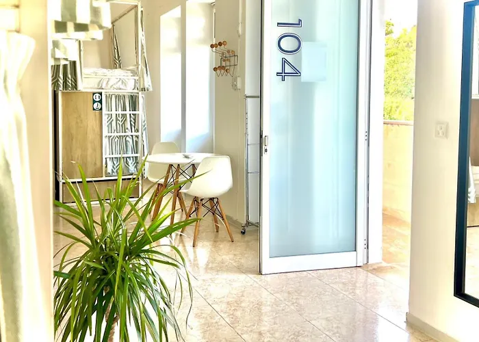 Follow The Sun Boutique - Pool, Breakfast & Sea Views