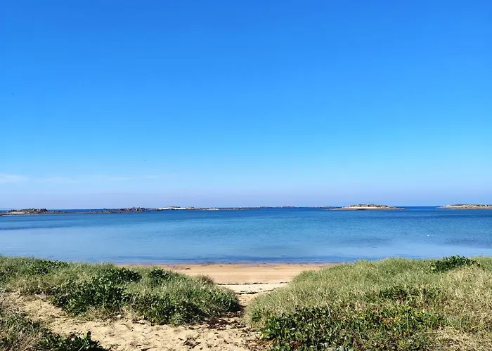 Auberge Granit Rose - Hébergement partagé en Auberge de Jeunesse - Vue sur mer - Dortoir mixte&Camping