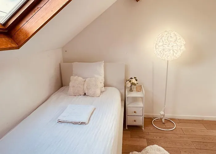 Petite chambre dans une maison