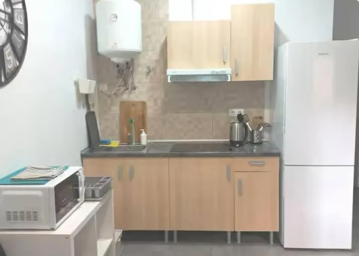 1-4 Comfortable Room With Air Conditioning
