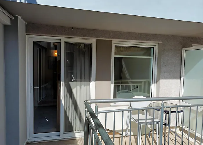 City Life Port Hotel