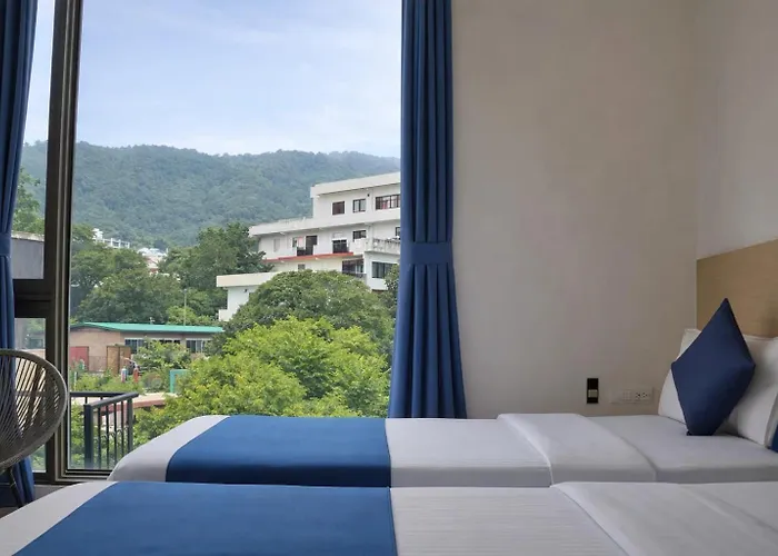 The Blue Jay Hostel - Dorms & Rooms