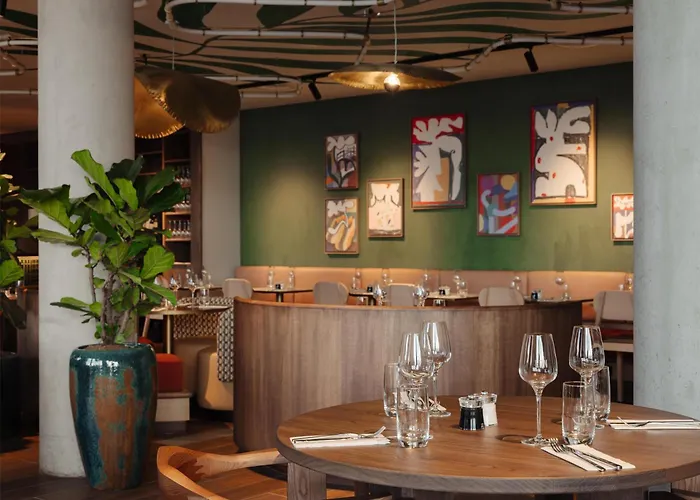 5 star hotel: Doubletree By Hilton Amsterdam Centraal Station