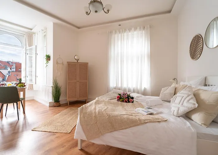 Hotel near College: Celine Prague Hostel