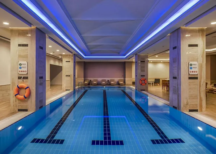 Hotel with pool: Grand Mercure Ankara