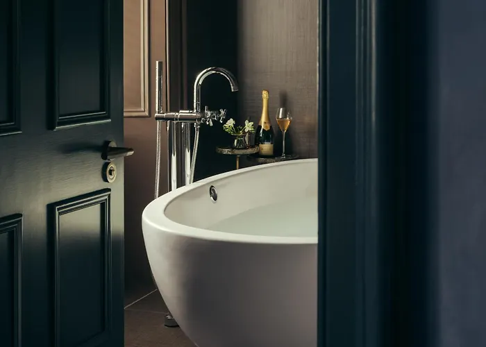 5 star hotel: Lyla Rooms