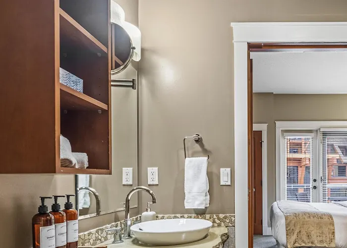 Hotels with tennis Sophisticated Mountain Condo Pool & Hot Tub