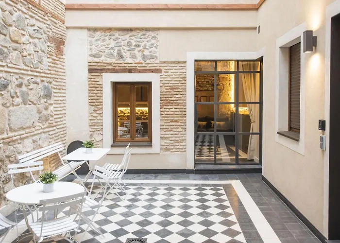 Hotel cerca del colegio: Apartamentos Virgen Blanca