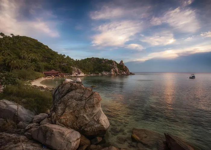 Nomads Koh Tao Party Hostel 18-35 Years Old Only
