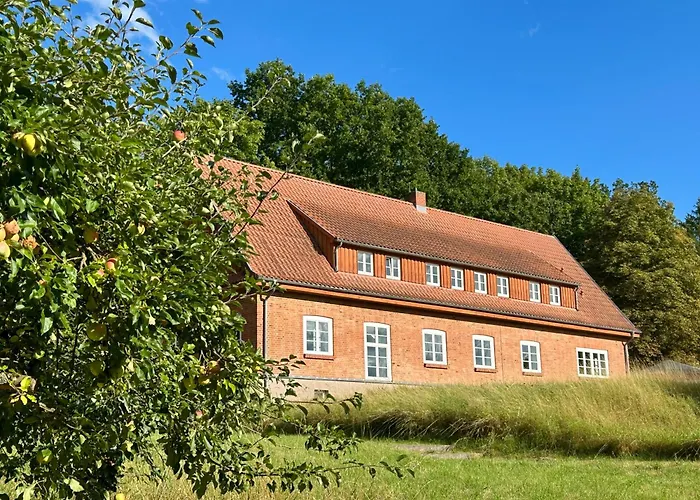 Berghaus über dem Inselsee l Herberge auf dem Hoff Schawernack