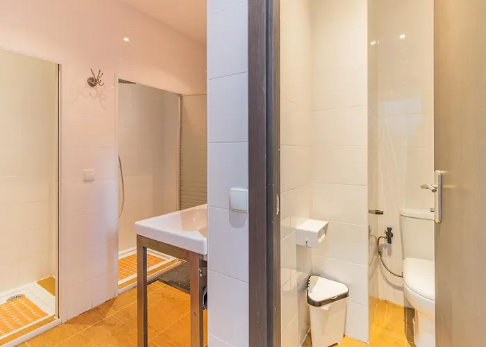 Hostel El Castillo by CABANA Rentals