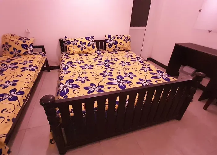 Guest house: Rr House