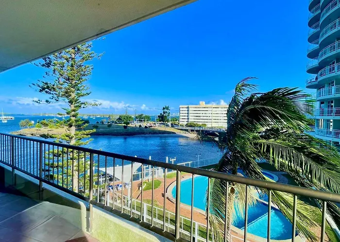 Broadwater Shores Waterfront Apartments