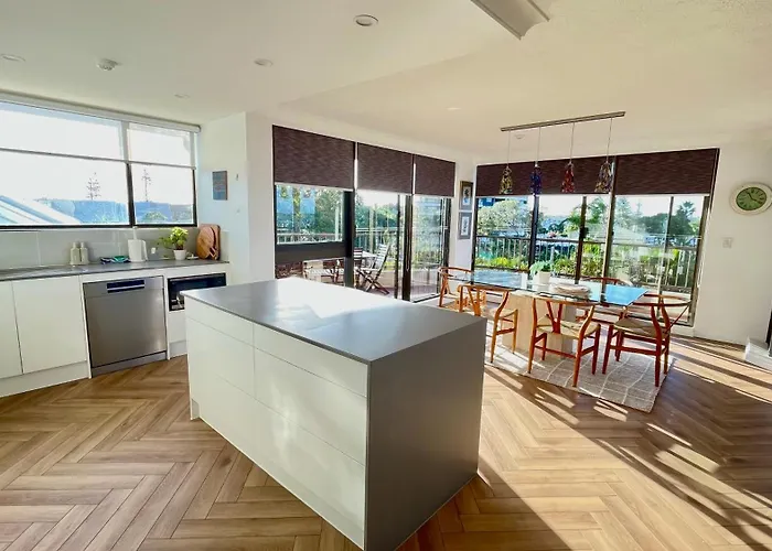 Broadwater Shores Waterfront Apartments
