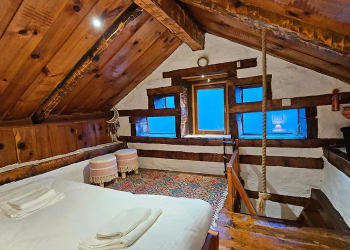Parvatis Lap Villa & Hostel