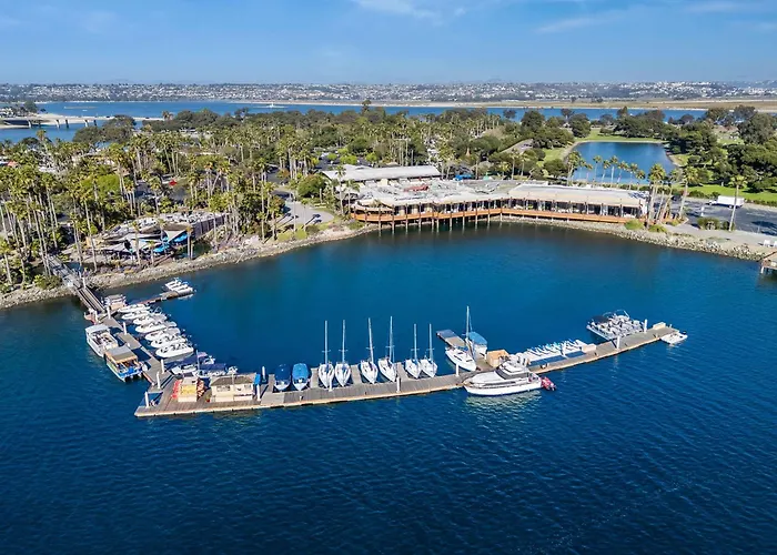 Hotels with tennis Paradise Point & Spa
