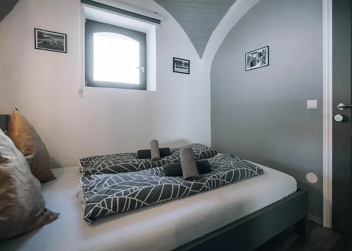 4 Rooms