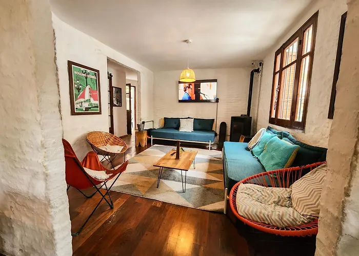 MedioMundo Hostel