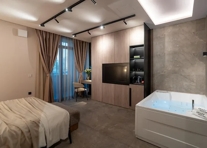 Pension Guide Velvet Rooms & More