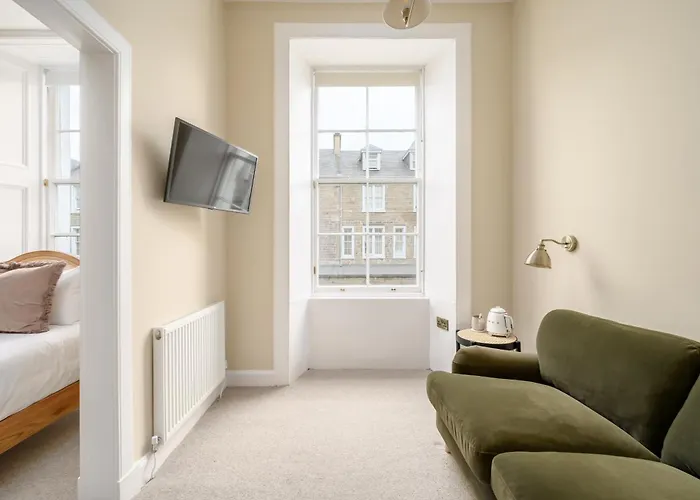 The Kingsview Townhouse - Boutique Hostel
