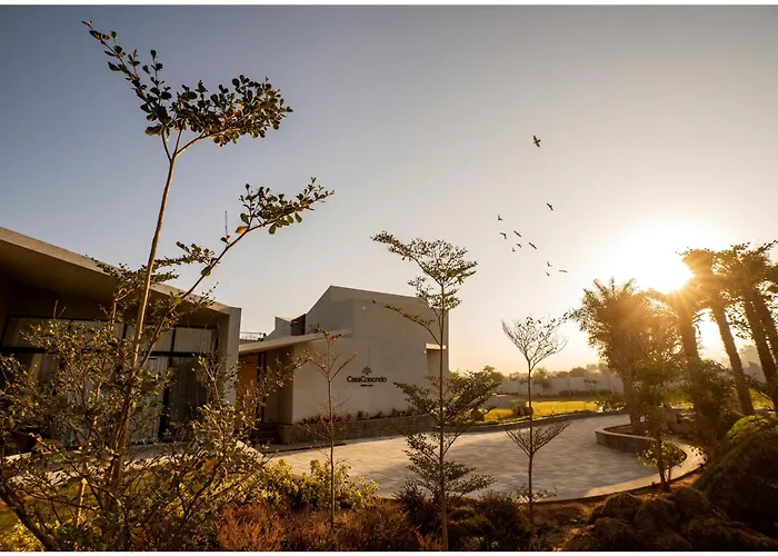 Holidays home Casa Concreto- 5-Bedroom Luxury With All Weather Pool