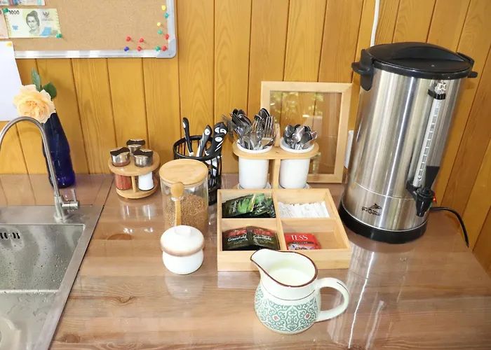 Happy Nomads - Modern Yurt Cottages & Breakfast