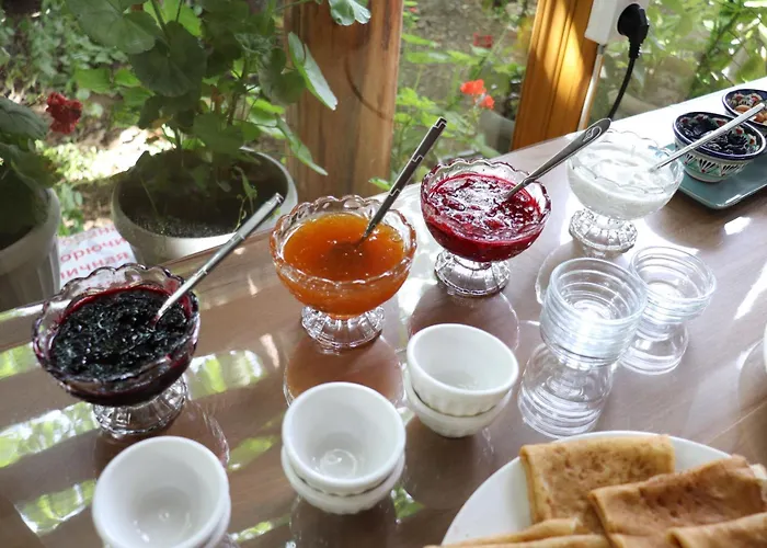 Happy Nomads - Modern Yurt Cottages & Breakfast