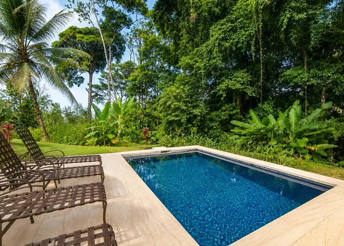 Red Frog Beach Island Resort