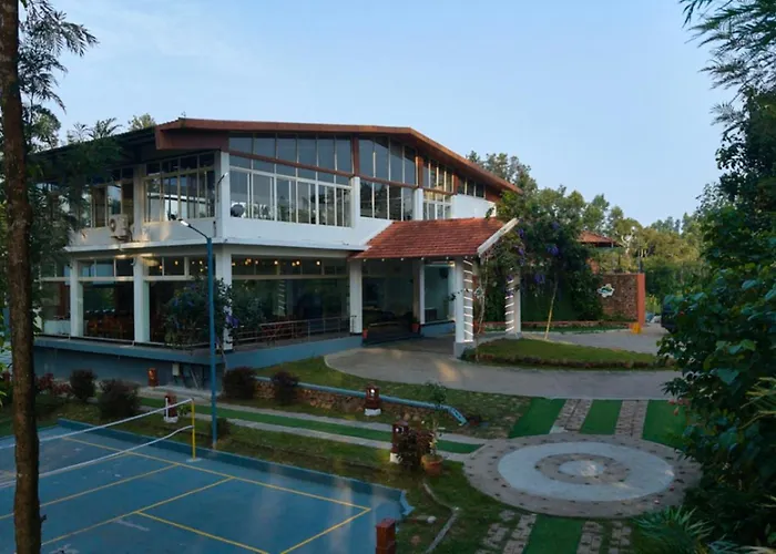 Hotels with pool Coffee Grove