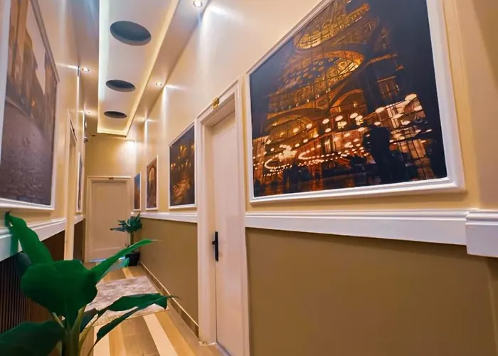 Golden Palace Suites