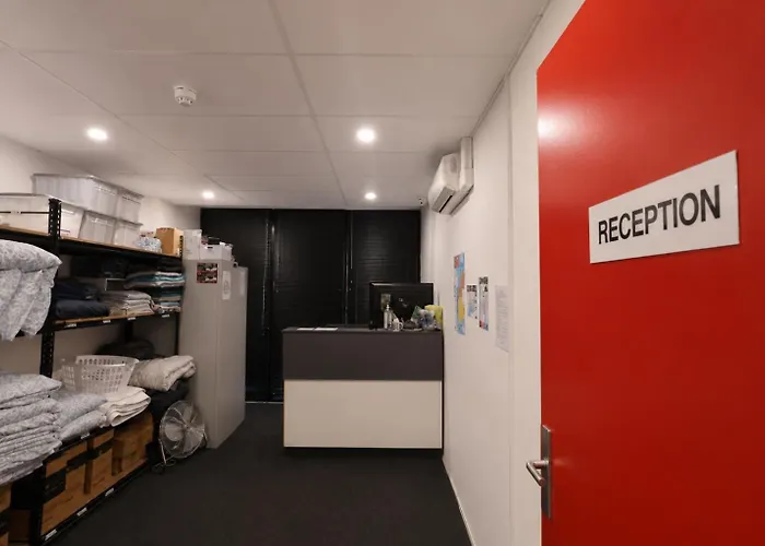 Perth City Backpackers Hostel - Note - Valid Passport Required To Check In