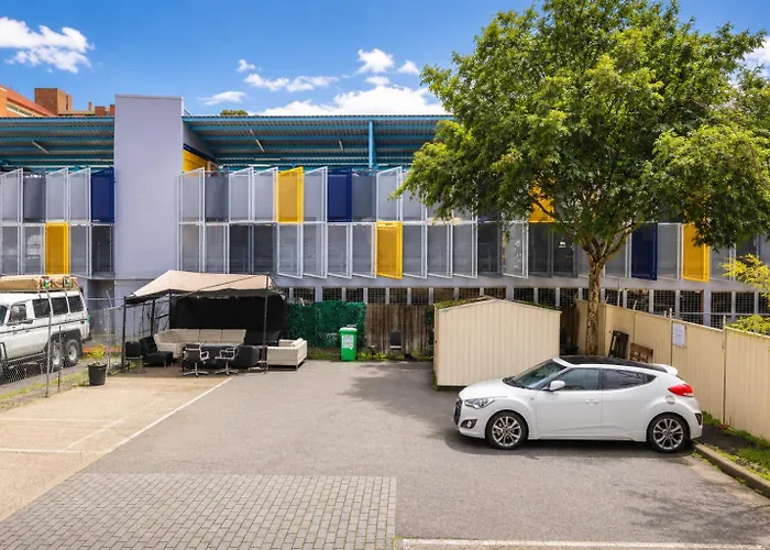 Perth City Backpackers Hostel - Note - Valid Passport Required To Check In
