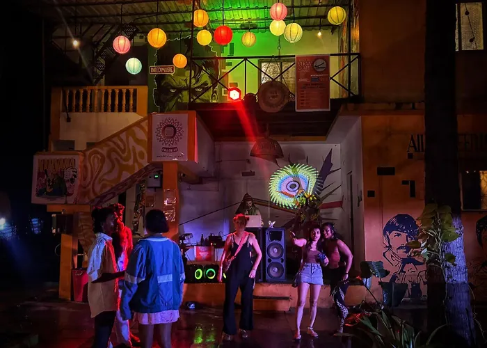 Mandala House - Party Hostel