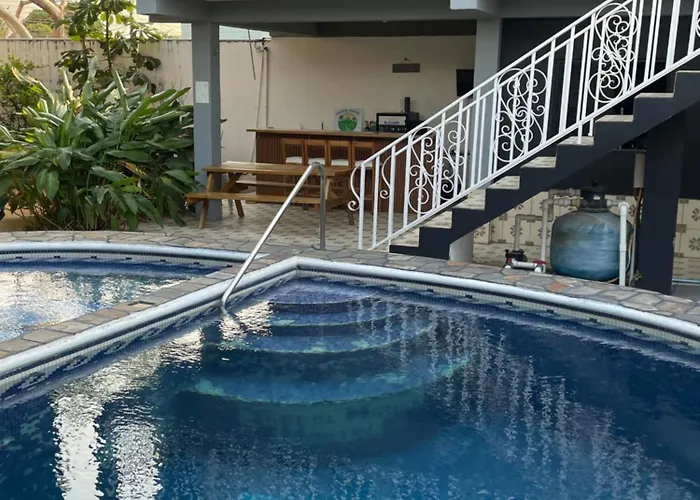 Trebol House Hostel