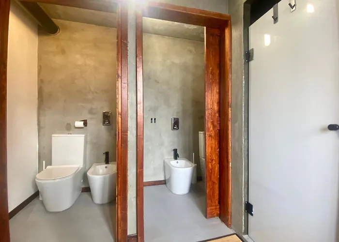 Shangri-La Travellers' Hostel