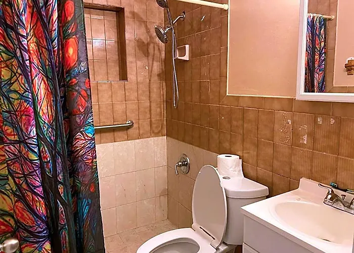 Private Cubicle - Single Bed - Mixed Shared Dorm - Miami Airport