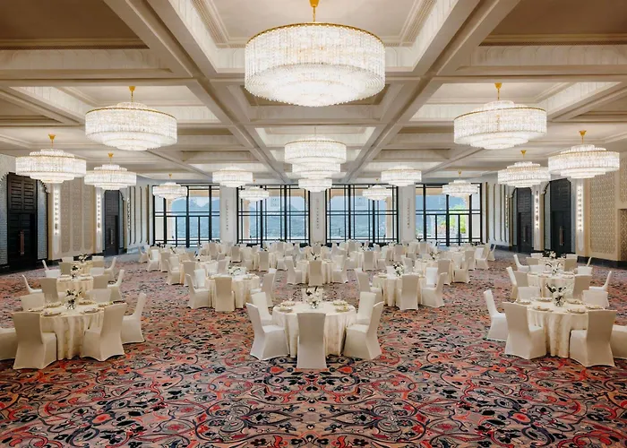 Hotels with tennis Fairmont Udaipur Palace