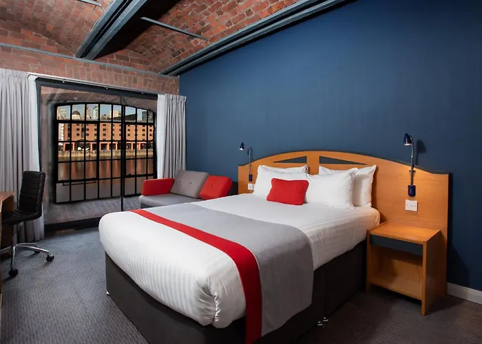 Hotels with tennis Holiday Inn Express Liverpool-Albert Dock By Ihg