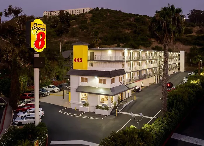Super 8 By Wyndham San Diego Circle