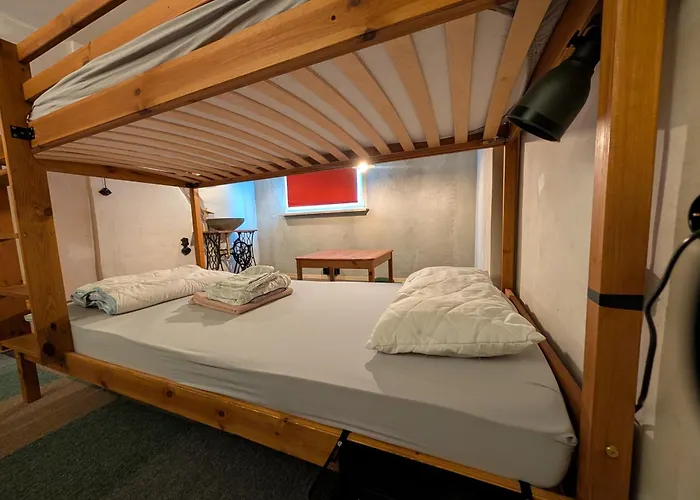 Monkey Factory - Mini Home-Stay Hostel