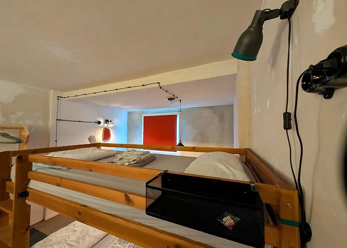 Monkey Factory - Mini Home-Stay Hostel