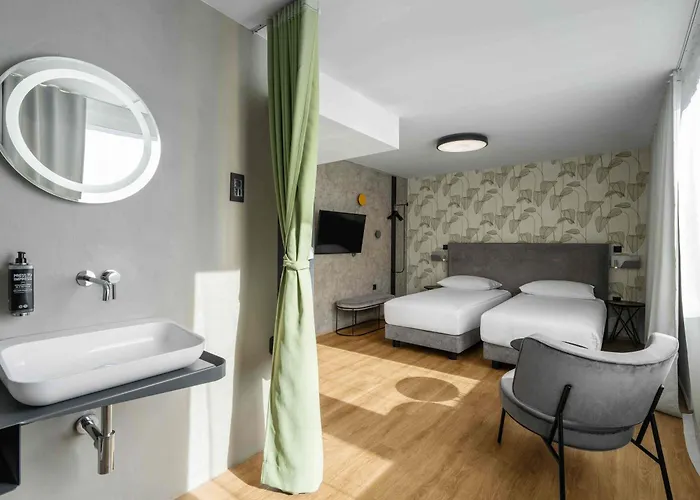 Central Hotel Superior