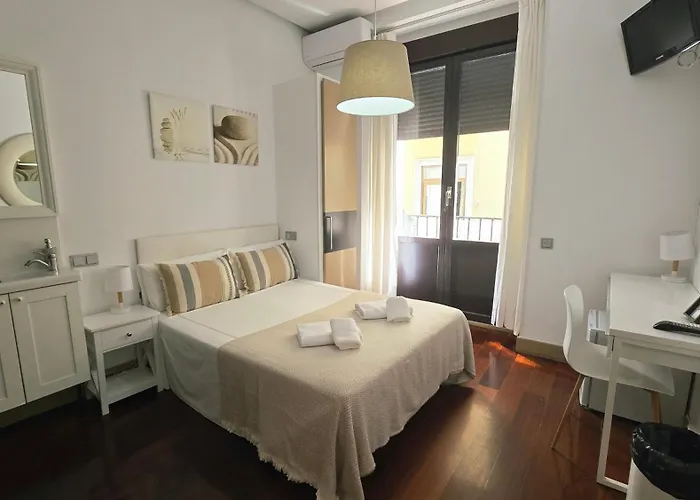 Hotel 5 Estrellas Madrid House Rooms
