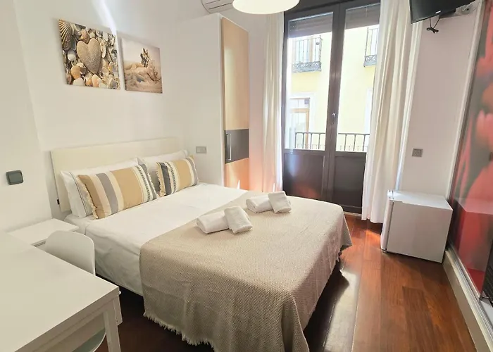Hotel 5 Estrellas Madrid House Rooms