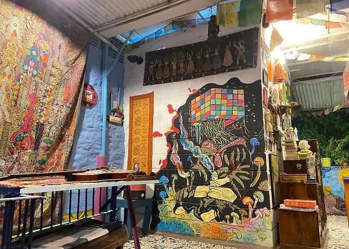 Bob Hostel