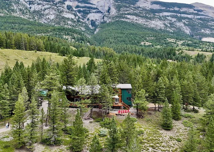 Canmore Alpine Hostel - Alpine Club Of Canada