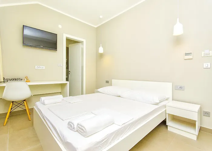 Hostel Dvor