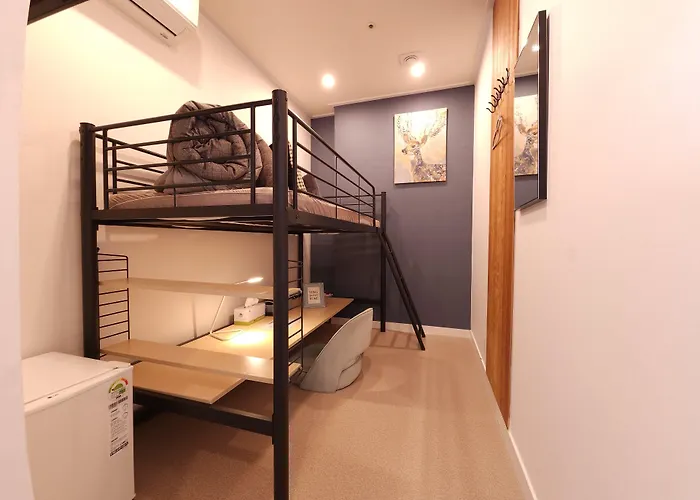Oyo Hostel Myeongdong 3