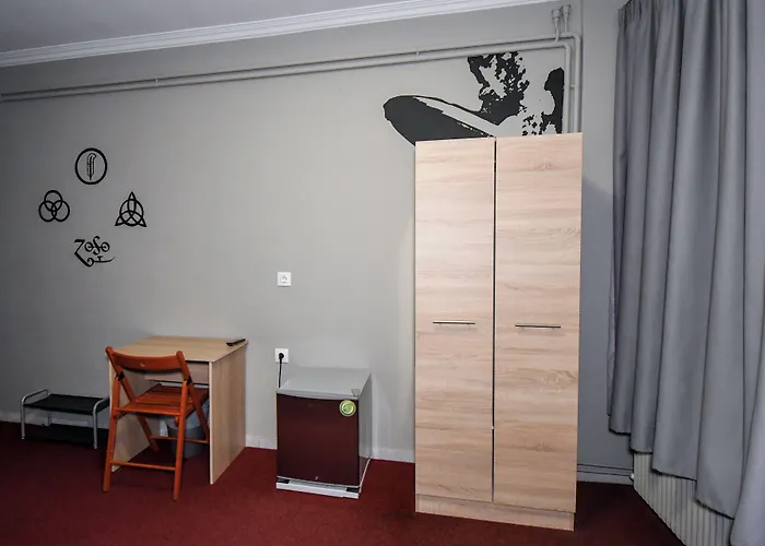 Stay Hybrid Youth Hostel